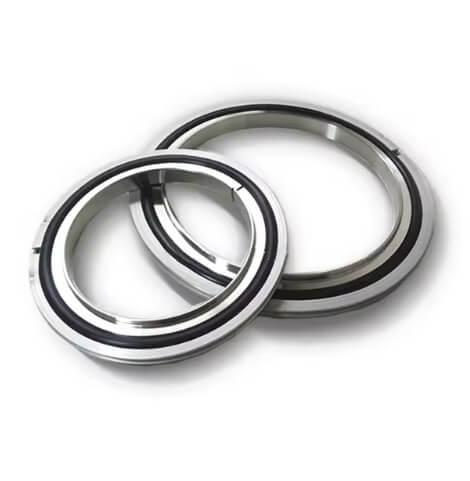 Anneau de centrage avec joint et bague de renfort